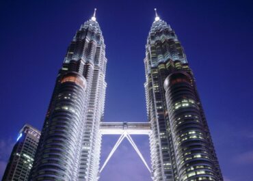 Башни Петронас в Малайзии: экскурсия по фото и интересная информация
