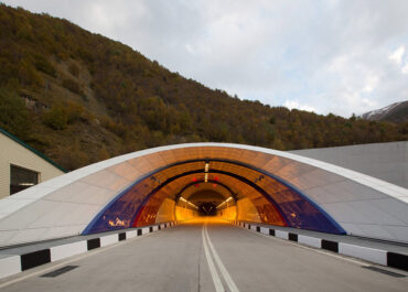 Чем уникален и привлекателен самый протяженный в России Рокский тоннель