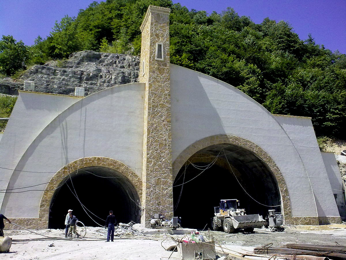 Гимринский тоннель – самая длинная подземная автодорога на глубине 900 метров