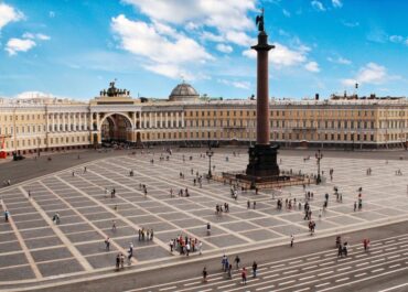 История и обзор Дворцовой площади в Санкт-Петербурге