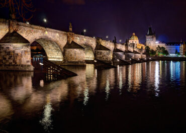 Как появился Карлов мост в Праге и чем он привлекателен для туристов сегодня