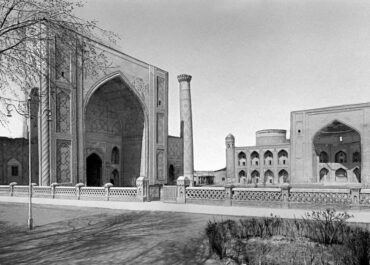Площадь Регистан в Самарканде: история и подробное комплекса