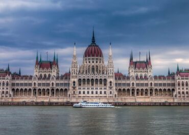Здание венгерского парламента в Будапеште: история, архитектура, интерьеры