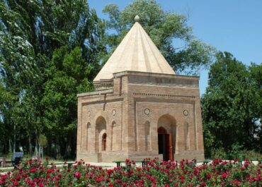 Мавзолей Бабаджа-хатун в Казахстане с точки зрения архитектуры и секреты прочности