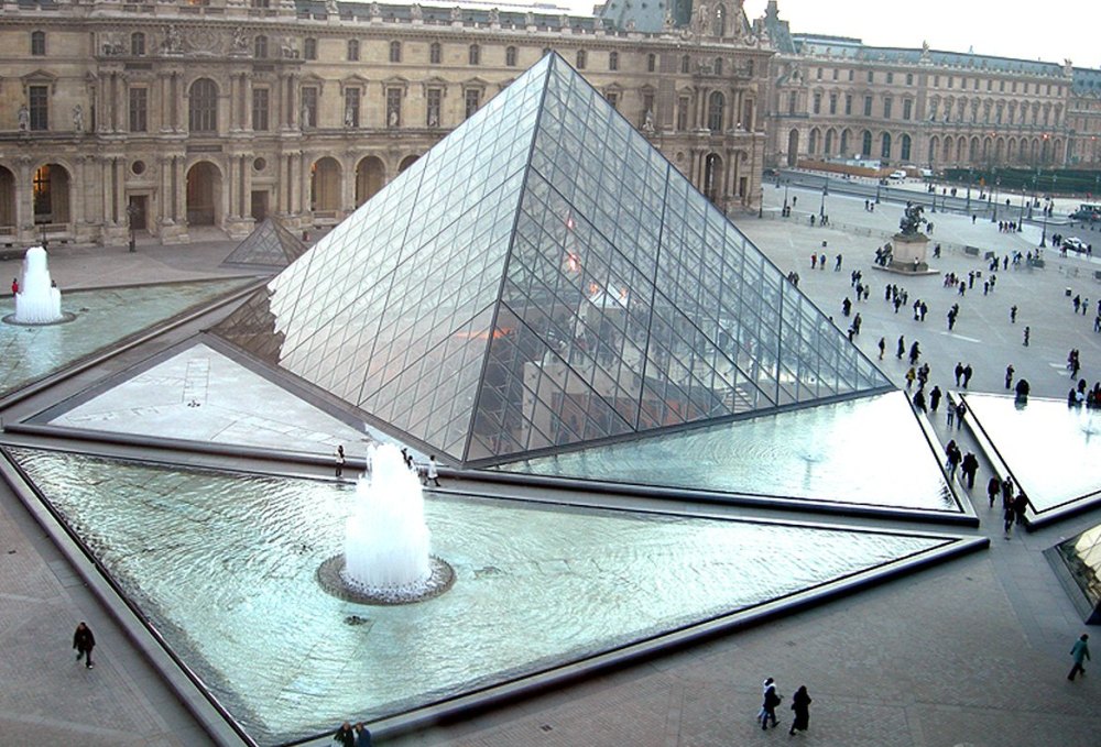 Пирамиды Лувра: история и значение для парижского музея и города