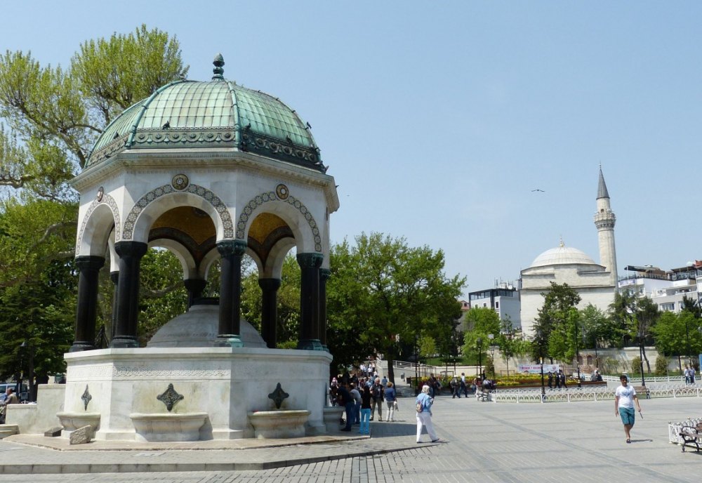 Площадь Султанахмет: история и обзор достопримечательностей и мечетей