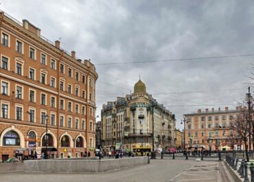 Сенная площадь в Санкт-Петербурге: исторический путь от торговых рядов к отрытому пространству
