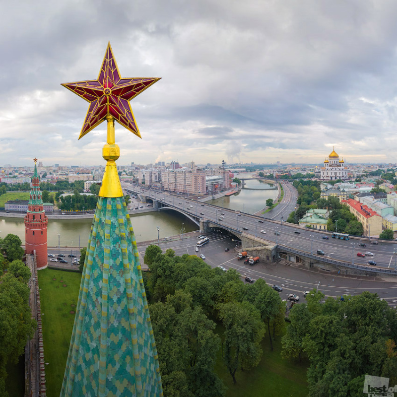 Чем прославилась Боровицкая башня Московского кремля в царское и советское время