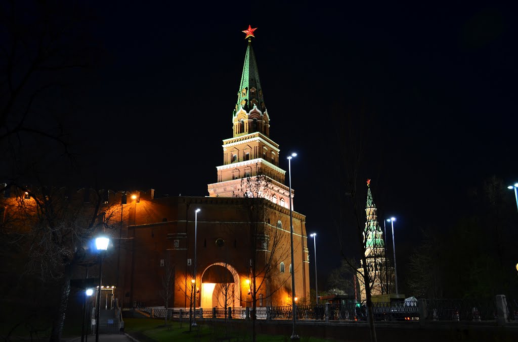 Чем прославилась Боровицкая башня Московского кремля в царское и советское время
