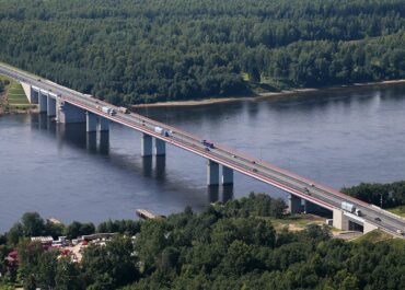 Какой путь в истории прошел Ладожский мост через Неву в Санкт-Петербурге