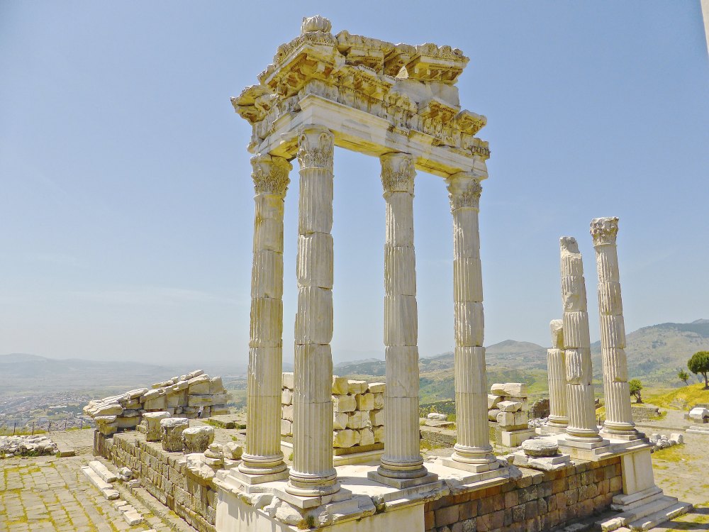 Коринф: история первого греческого города и описание древнейшего поселения