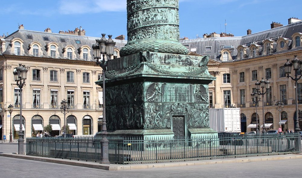 Вандомская площадь в Париже: история образования и обзор строений