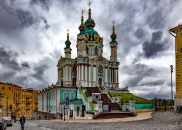 Андреевская церковь в Киеве: история и знакомство с архитектурой и интерьерами храма