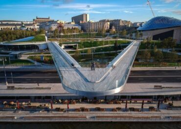 Стеклянный мост в Москве: характеристики и архитектура парящей конструкции в «Зарядье»